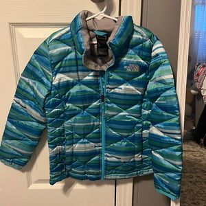 Like new The North Face puffer jacket- blue/green/white